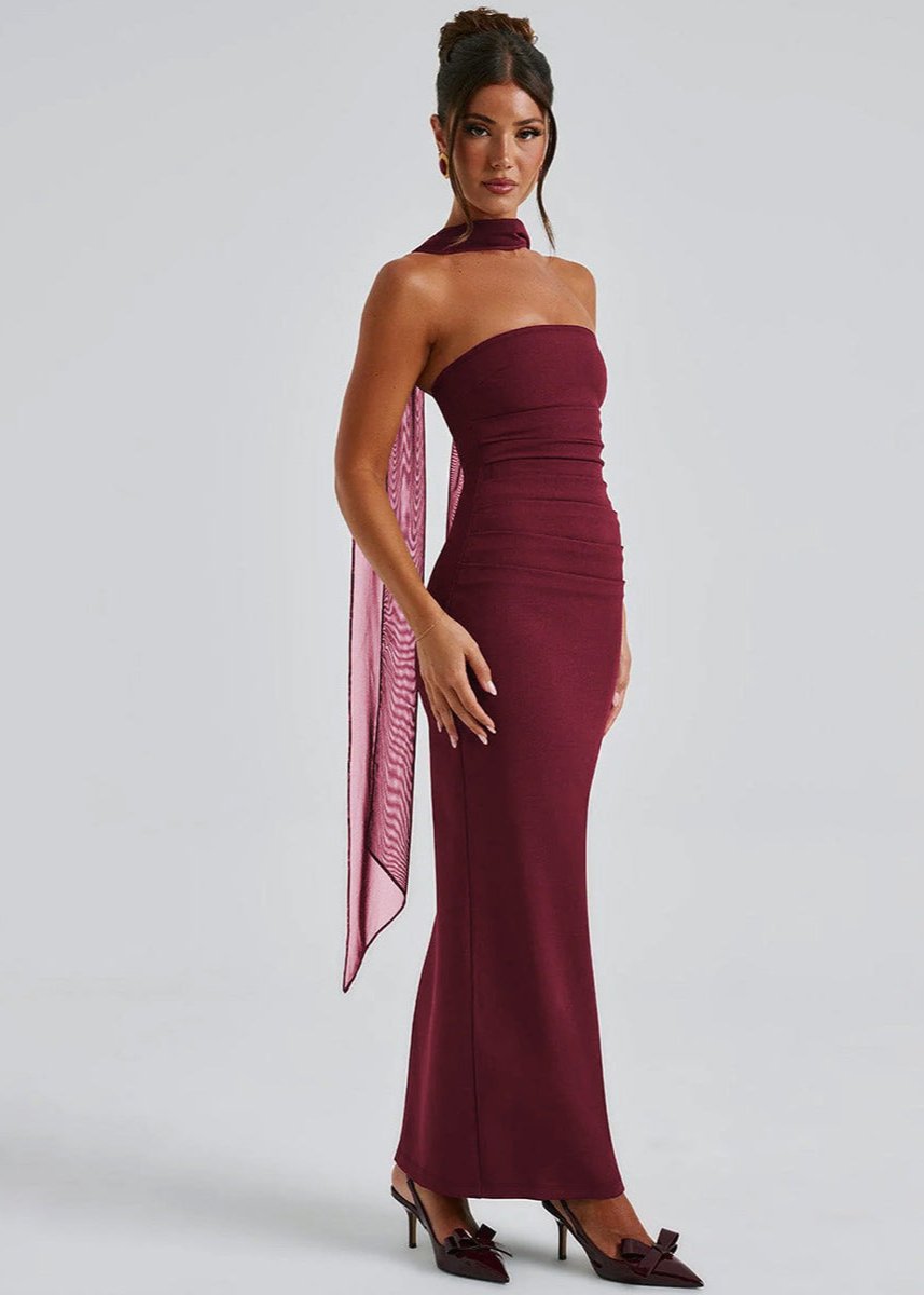Gracefully Styled Dress for Any Occasion