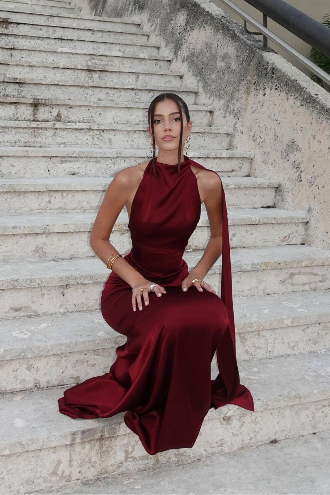 Beautifully Finished Dress in a Timeless Design