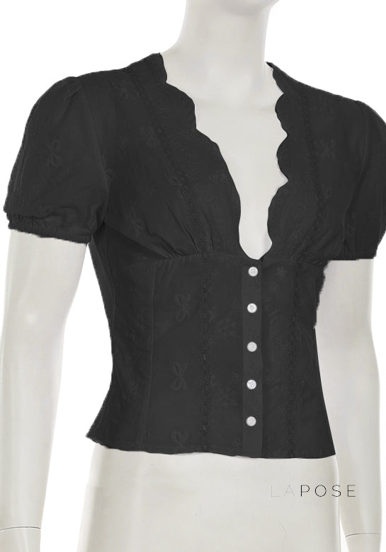 Effortlessly Elegant Blouse with a Timeless Design