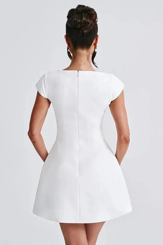 Well Tailored Dress with a Graceful Silhouette