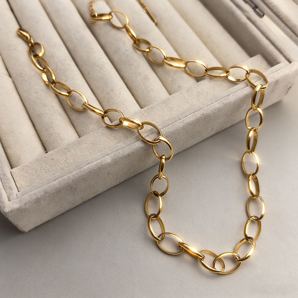 Effortlessly Elegant Garment with a Timeless Design