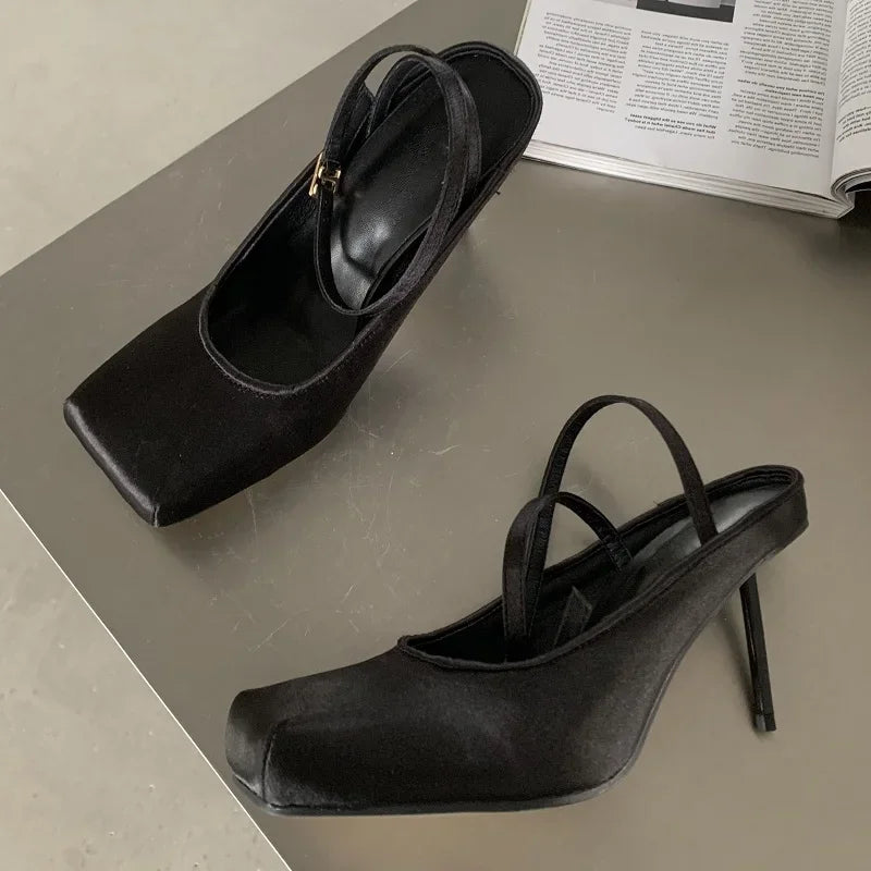 Sophisticated Garment with a Clean Classic Look