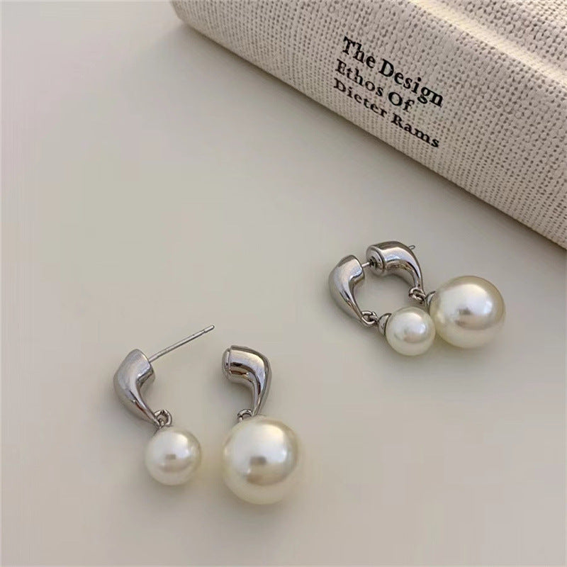 Lainee Geometric Pearl Earrings