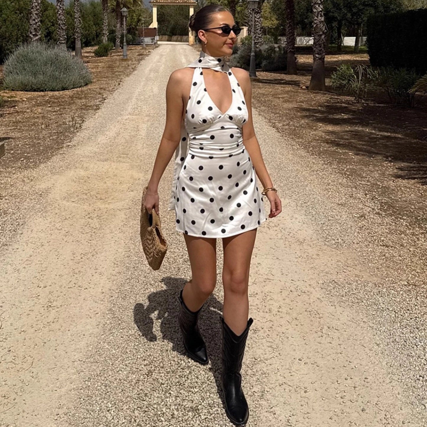 Beautifully Finished Dress in a Timeless Design