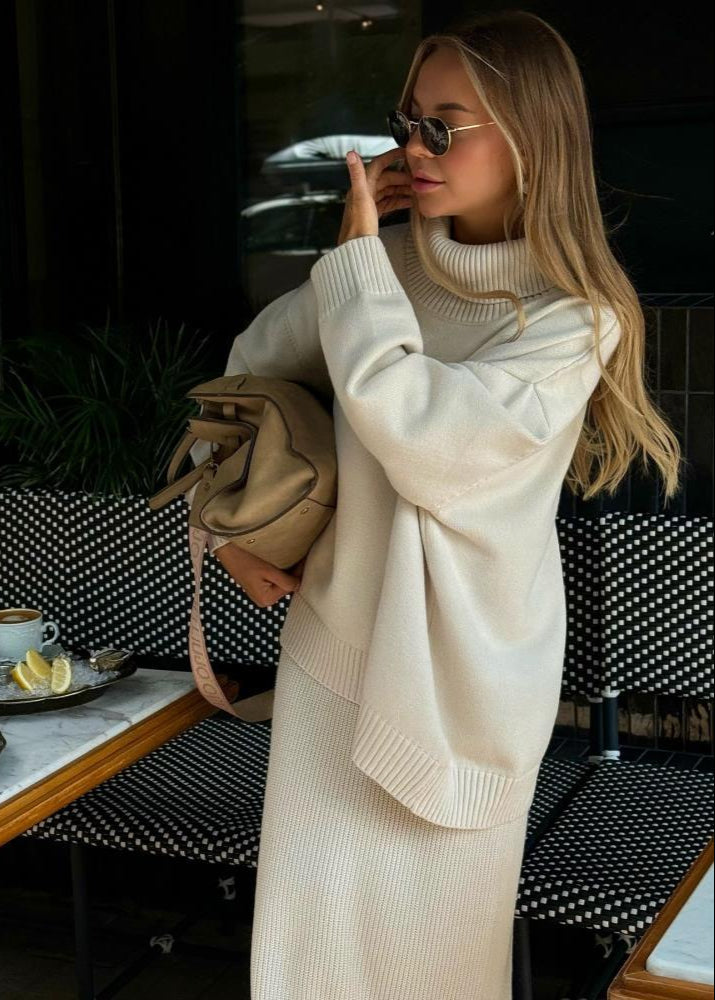 Effortlessly Elegant Sweater with a Timeless Design