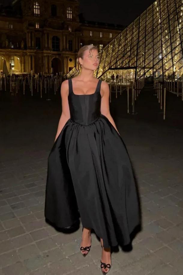 Classic Vintage & Enduringly Stylish Dress