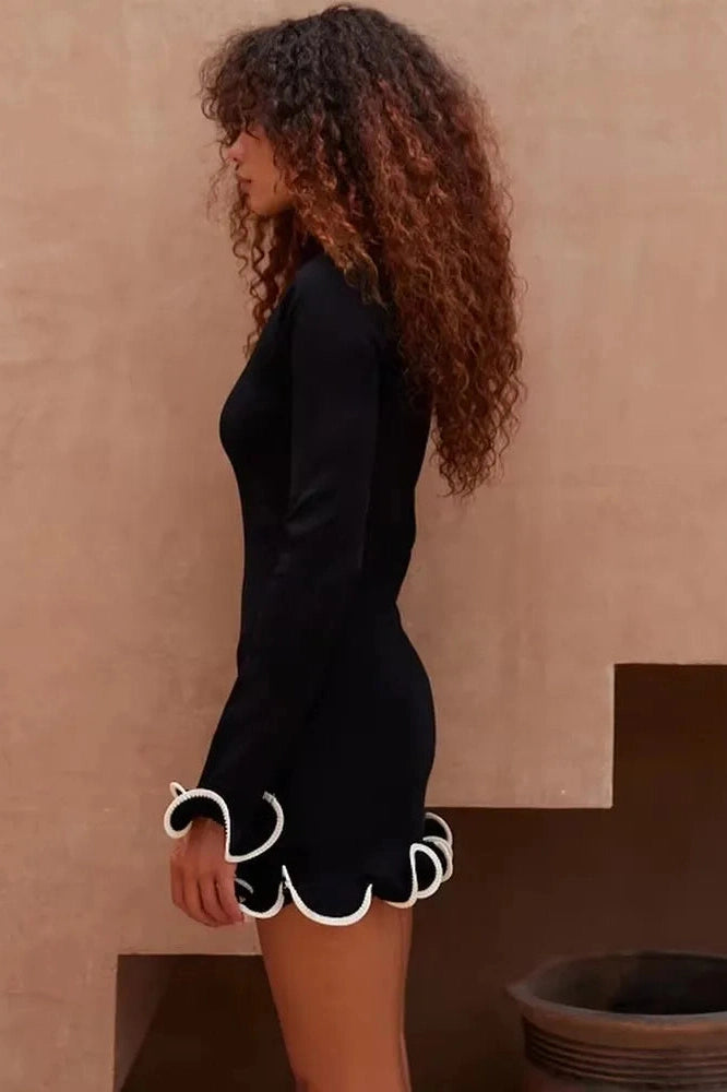 Beautifully Finished Dress in a Timeless Design