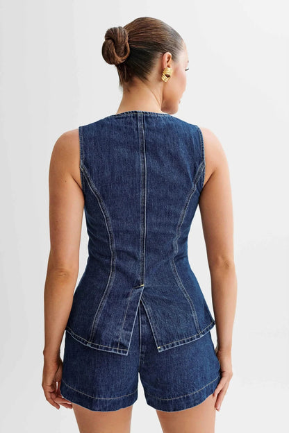 Well Tailored Garment with a Graceful Silhouette
