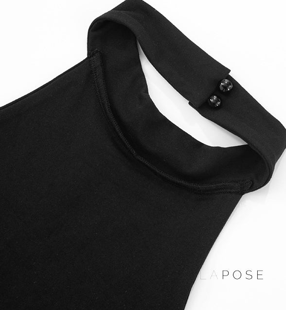 Well Tailored Top with a Graceful Silhouette