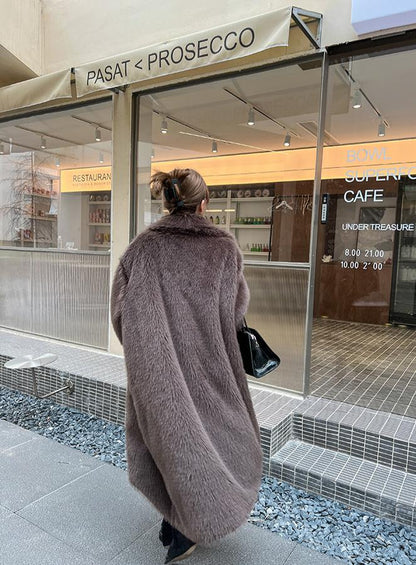 Classic Vintage Coat with a Flattering Fit