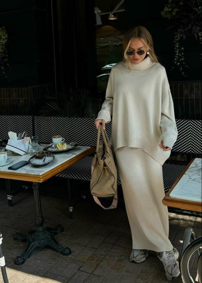 Effortlessly Elegant Sweater with a Timeless Design