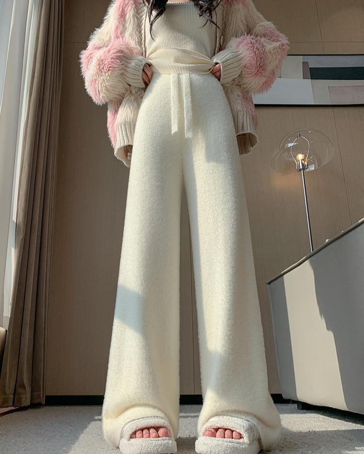 Classic Vintage Pants with a Flattering Fit