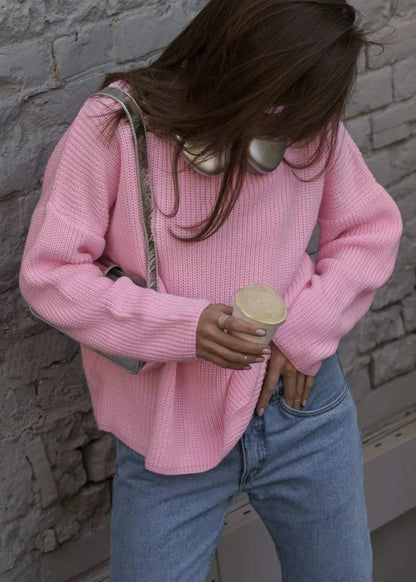 Well Tailored Sweater with a Graceful Silhouette