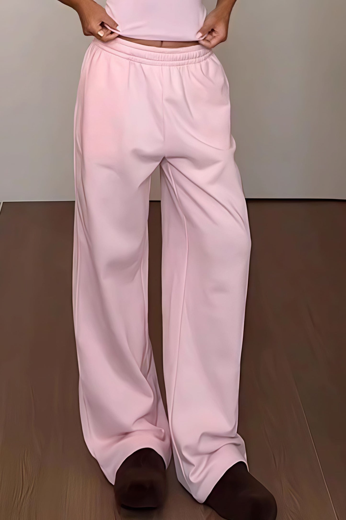 Effortlessly Elegant Pants with a Timeless Design
