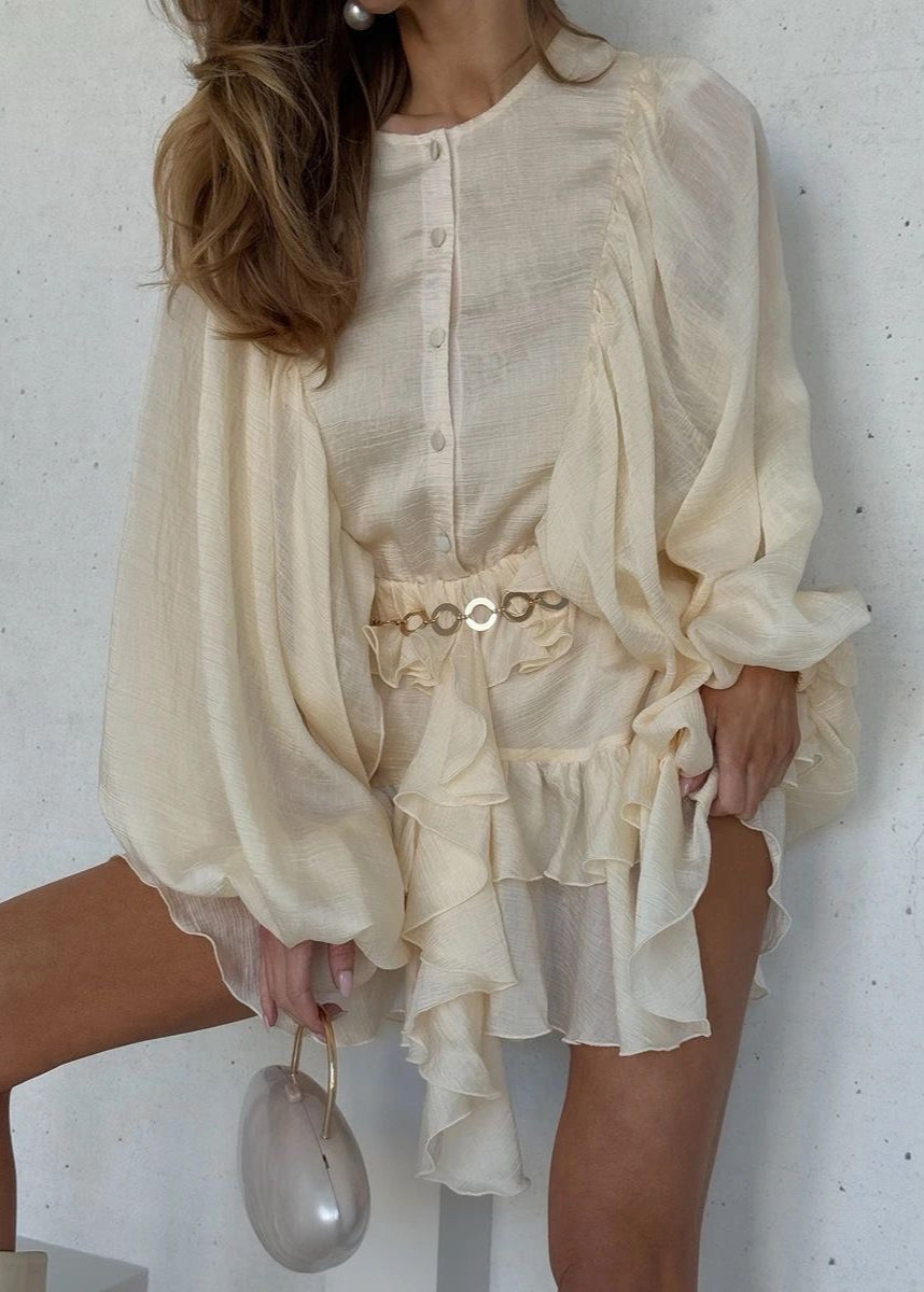 Well Tailored Dress with a Graceful Silhouette