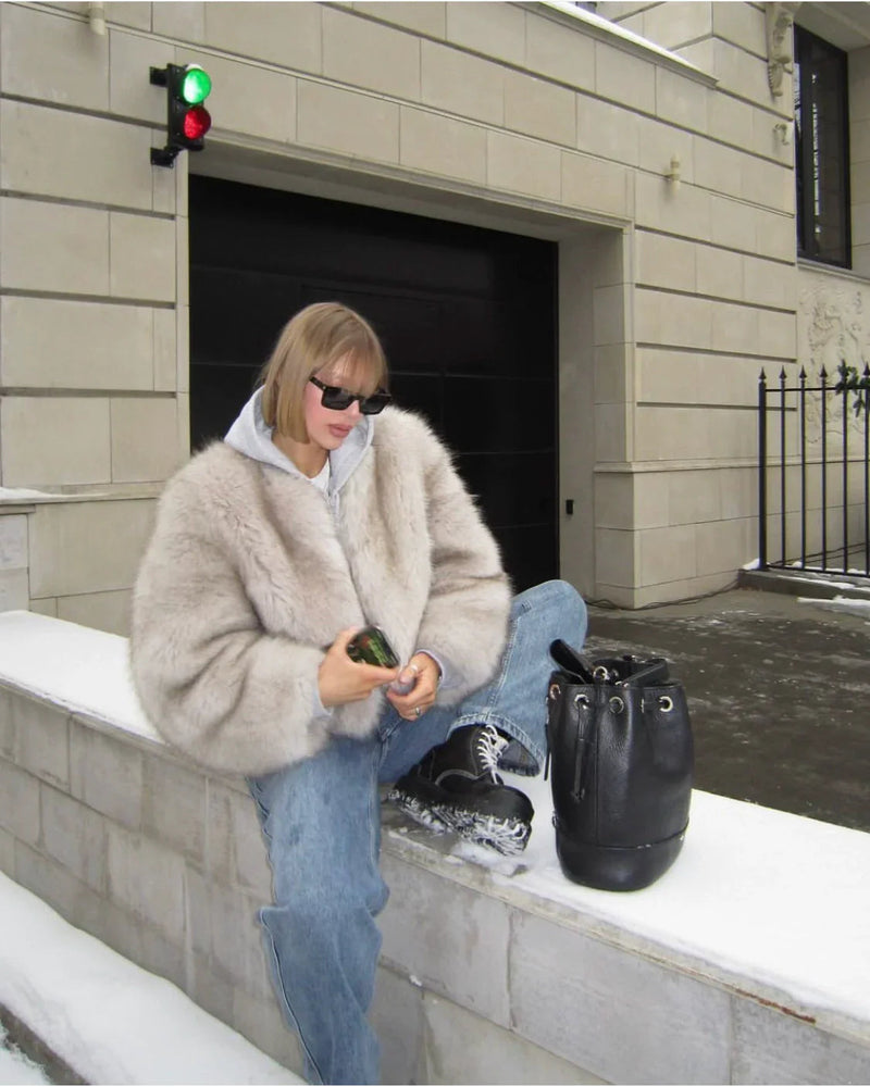 Effortlessly Elegant Coat with a Timeless Design