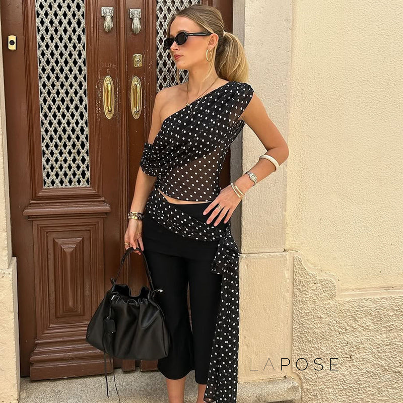 Effortlessly Elegant Top with a Timeless Design