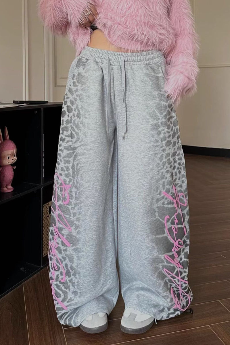Effortlessly Elegant Pants with a Timeless Design