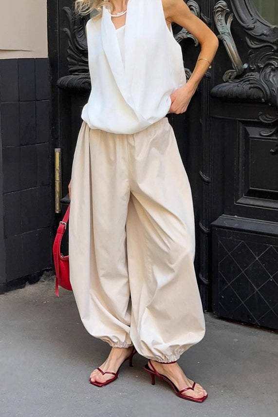 Effortlessly Elegant Pants with a Timeless Design