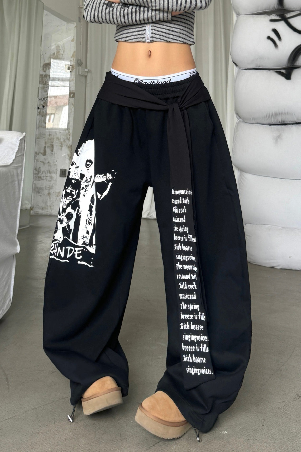 Effortlessly Elegant Pants with a Timeless Design