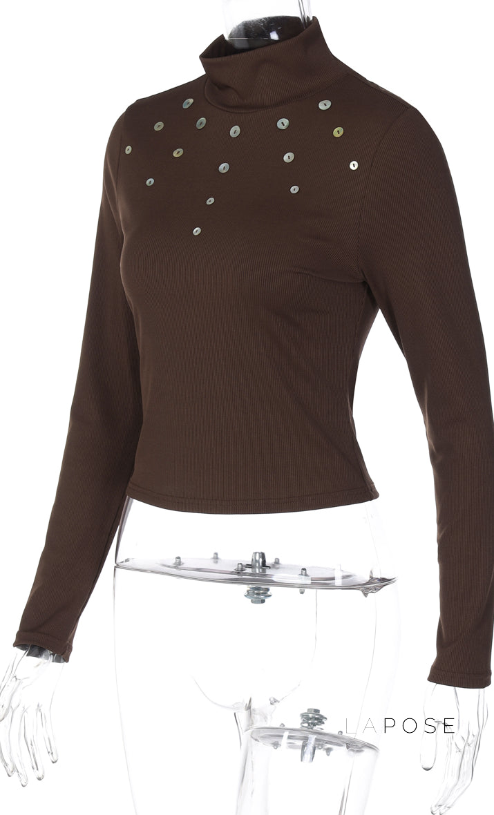 Well Tailored Top with a Graceful Silhouette