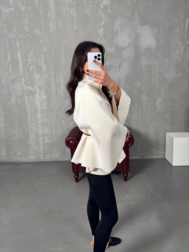 Well Tailored Jacket with a Graceful Silhouette