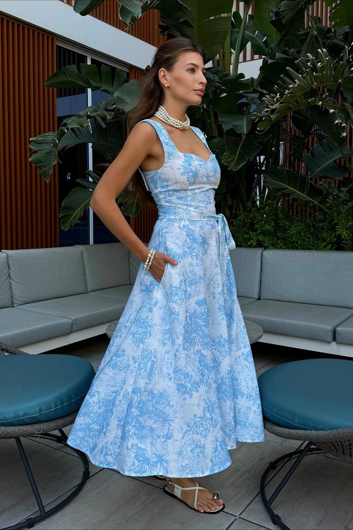 Classic Vintage Dress with a Flattering Fit