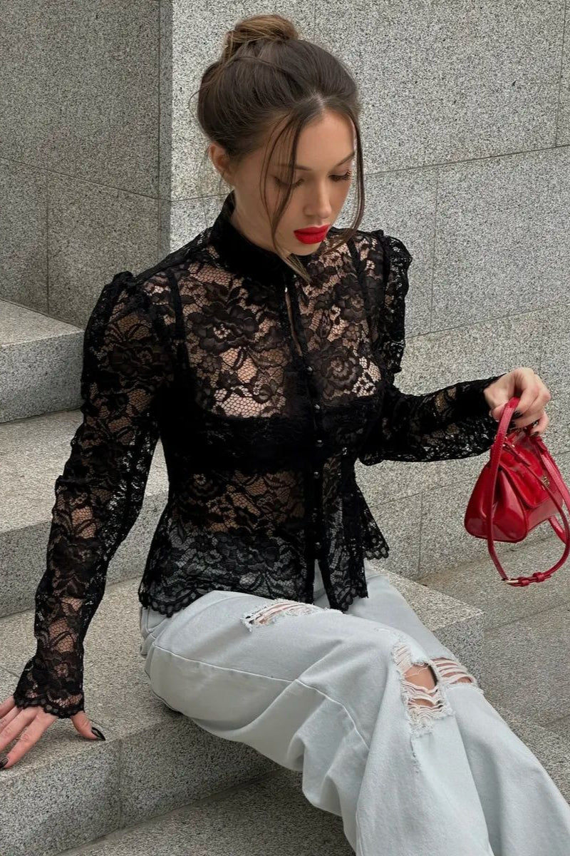 Effortlessly Elegant Blouse with a Timeless Design