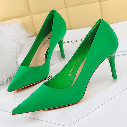 Effortlessly Elegant Heels with a Timeless Design