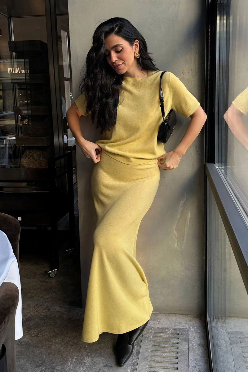 Sophisticated Garment with a Clean Classic Look