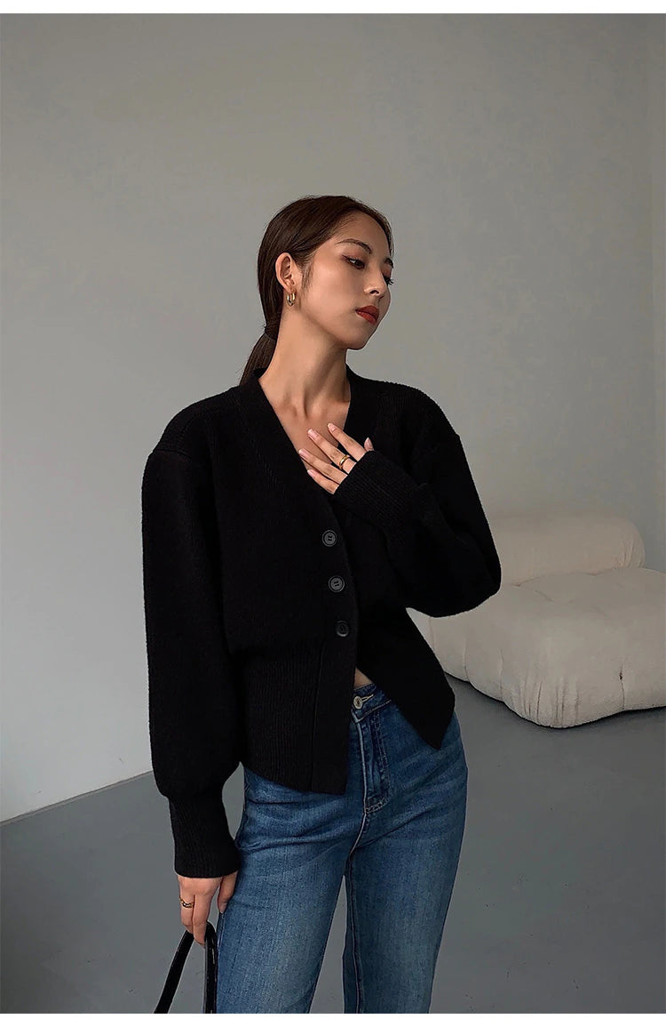 Elegantly Styled Cardigan for Everyday Wear