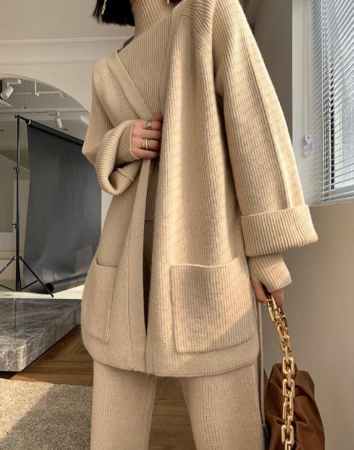 Effortlessly Elegant Garment with a Timeless Design
