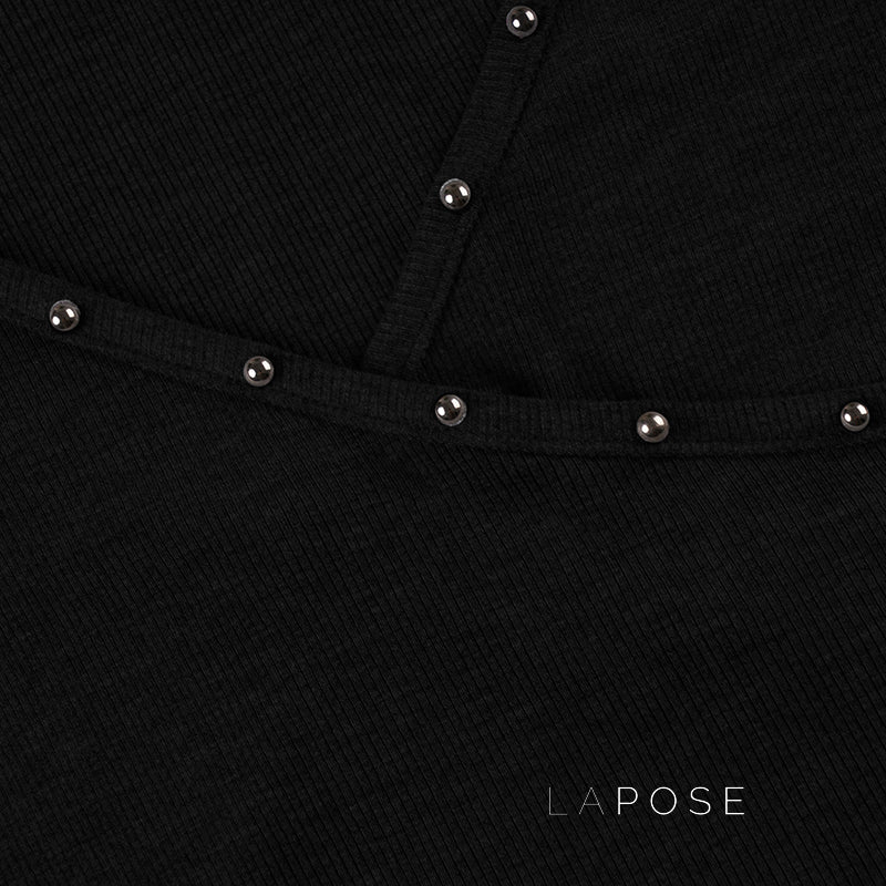 Well Tailored Sweater with a Graceful Silhouette