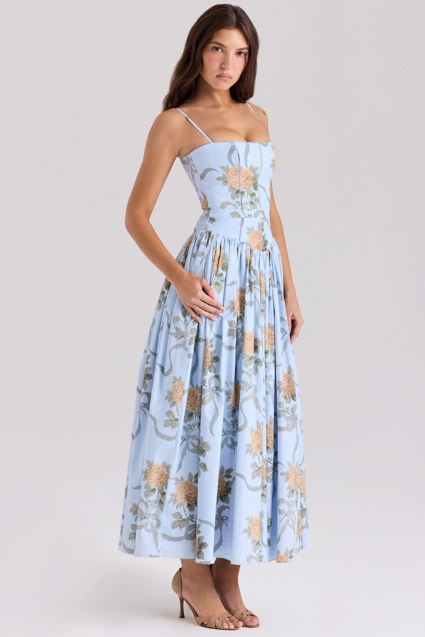 Effortlessly Elegant Dress with a Timeless Design