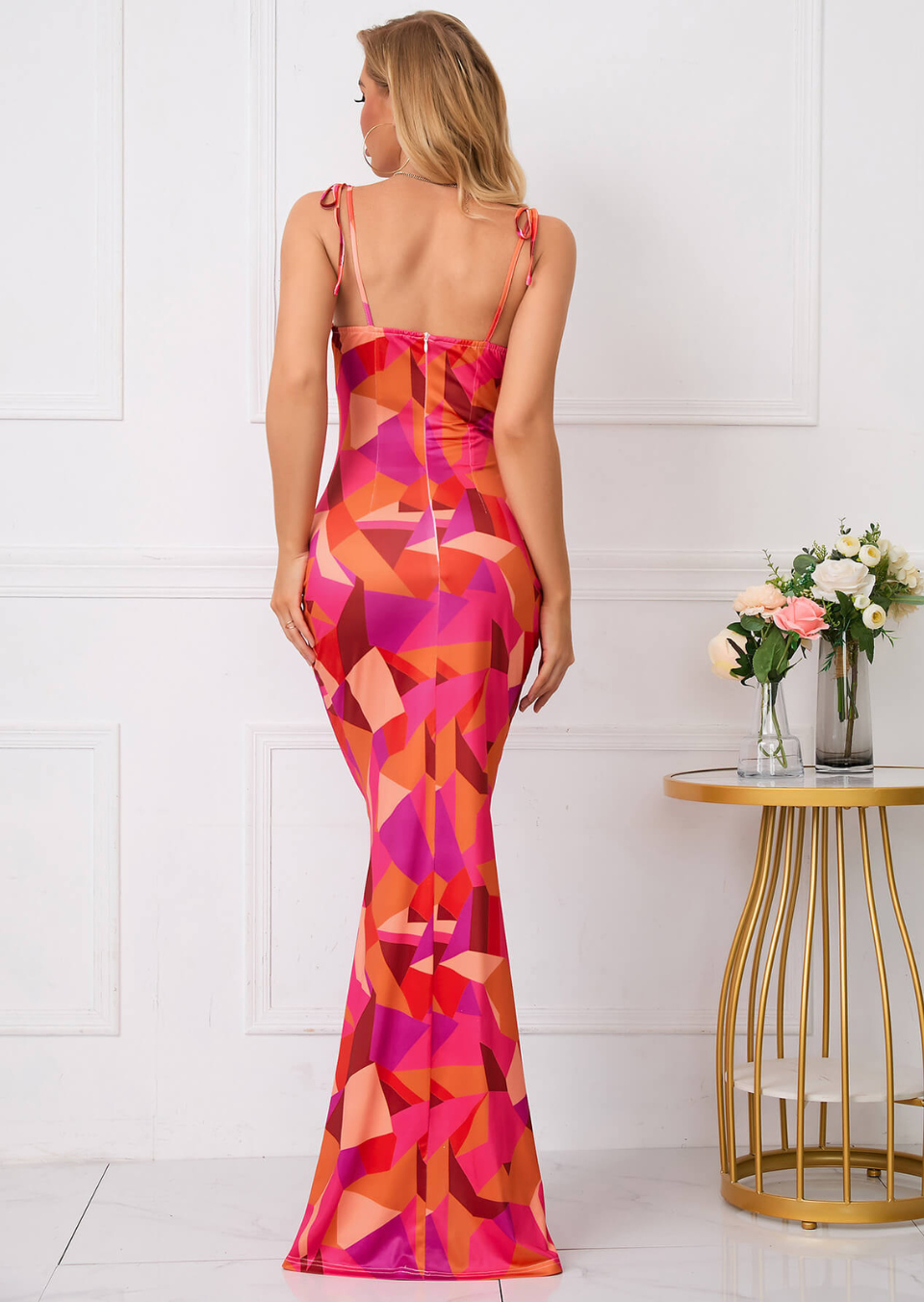 Well Tailored Dress with a Graceful Silhouette