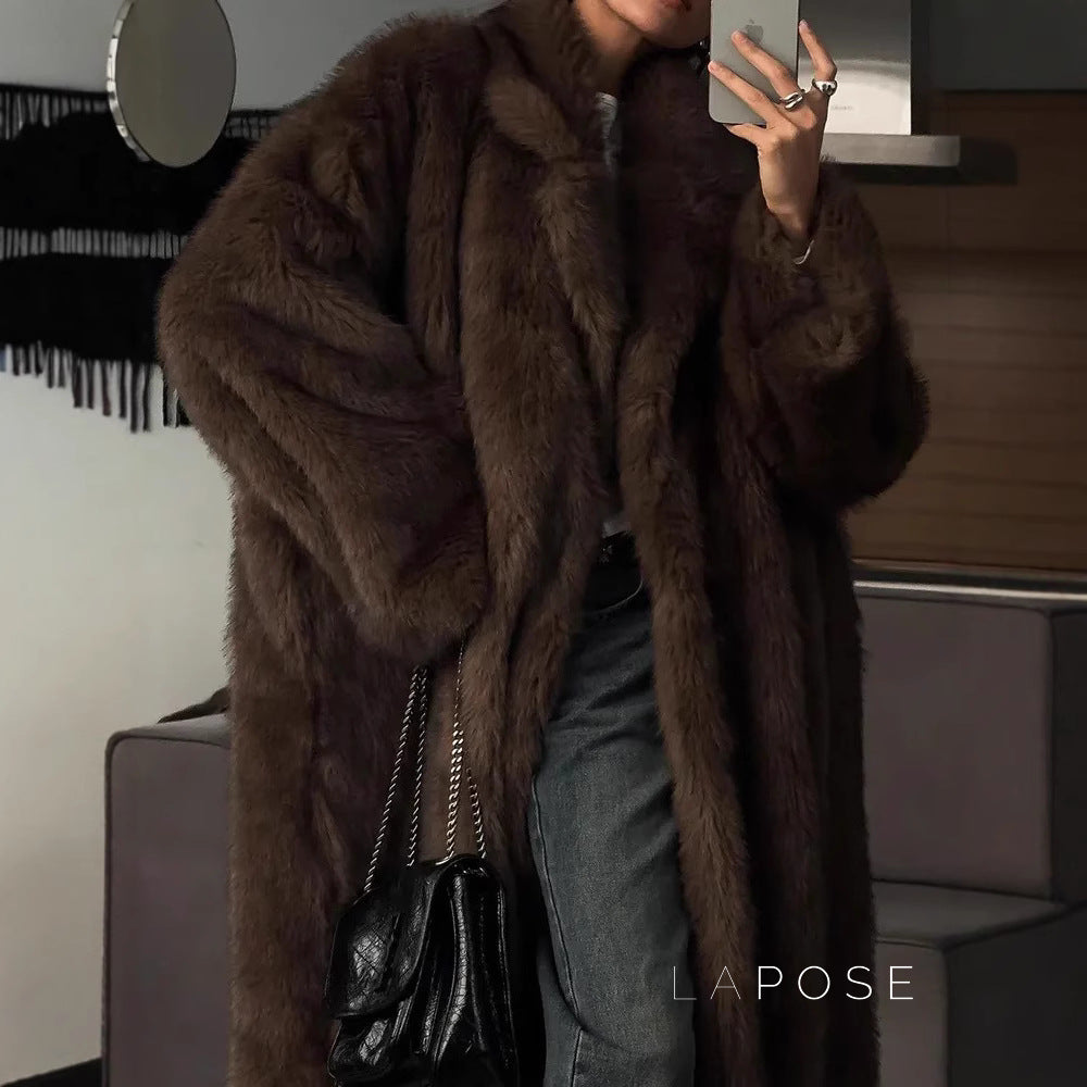 Well Tailored Coat with a Graceful Silhouette