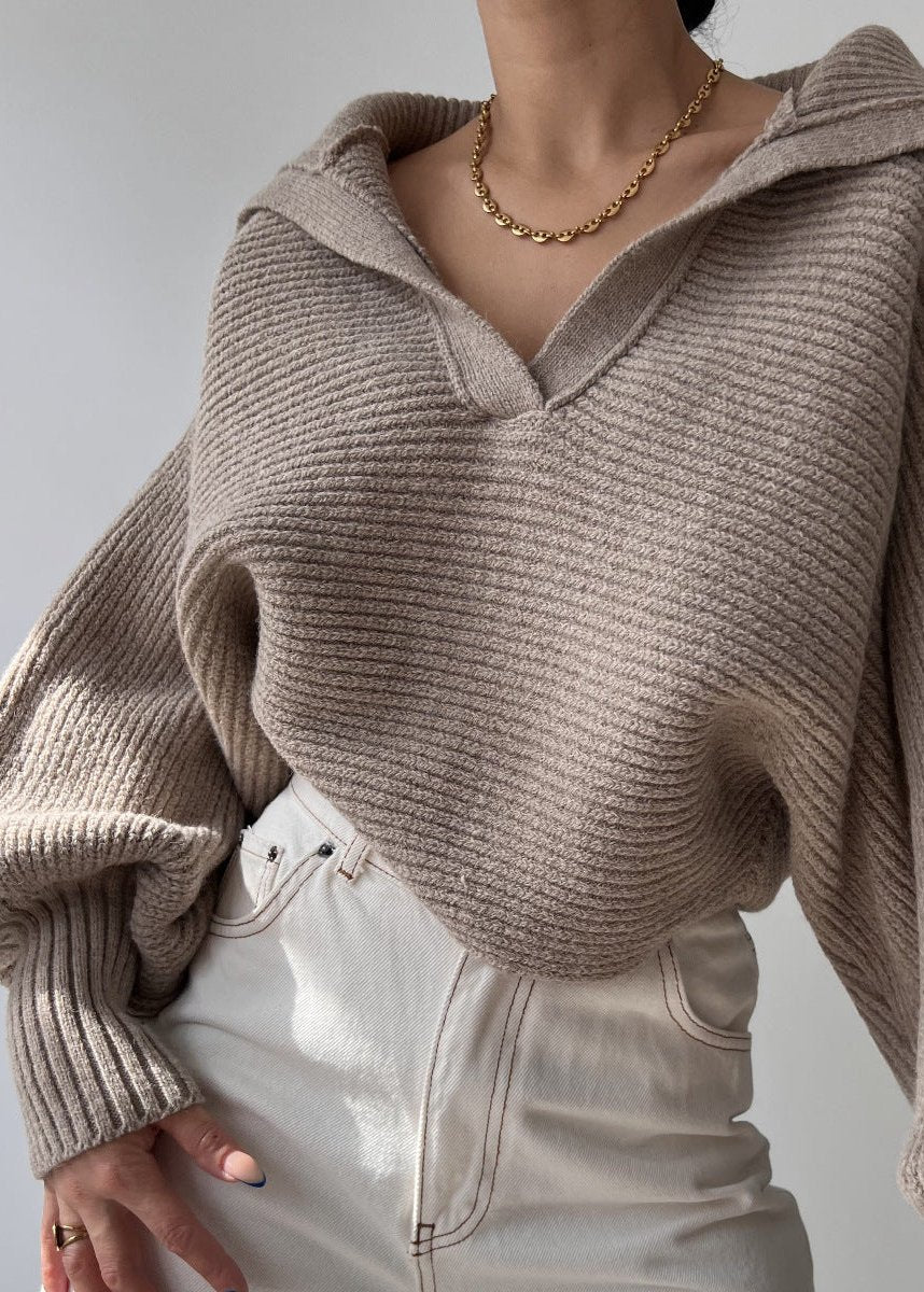 Well Tailored Sweater with a Graceful Silhouette