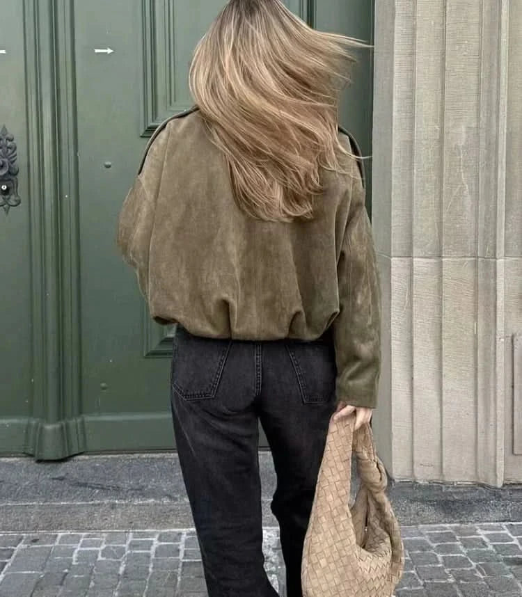 Well Tailored Jacket with a Graceful Silhouette