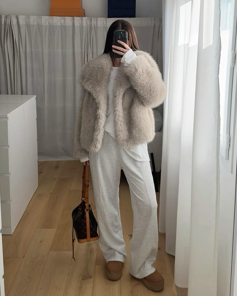 Effortlessly Elegant Jacket with a Timeless Design