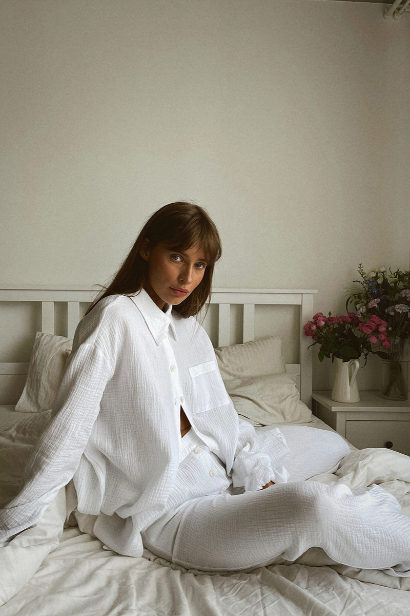Effortlessly Elegant Pants with a Timeless Design