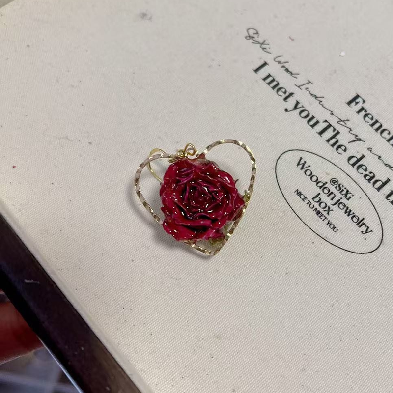 Real Flowers Patchwork Metal Accessories Trim Heart-shaped Earrings(each One Is Unique)