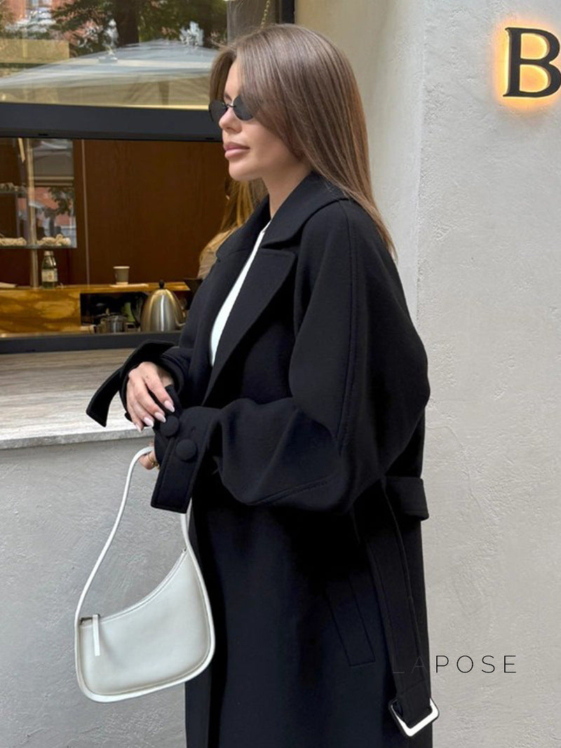 Well Tailored Coat with a Graceful Silhouette