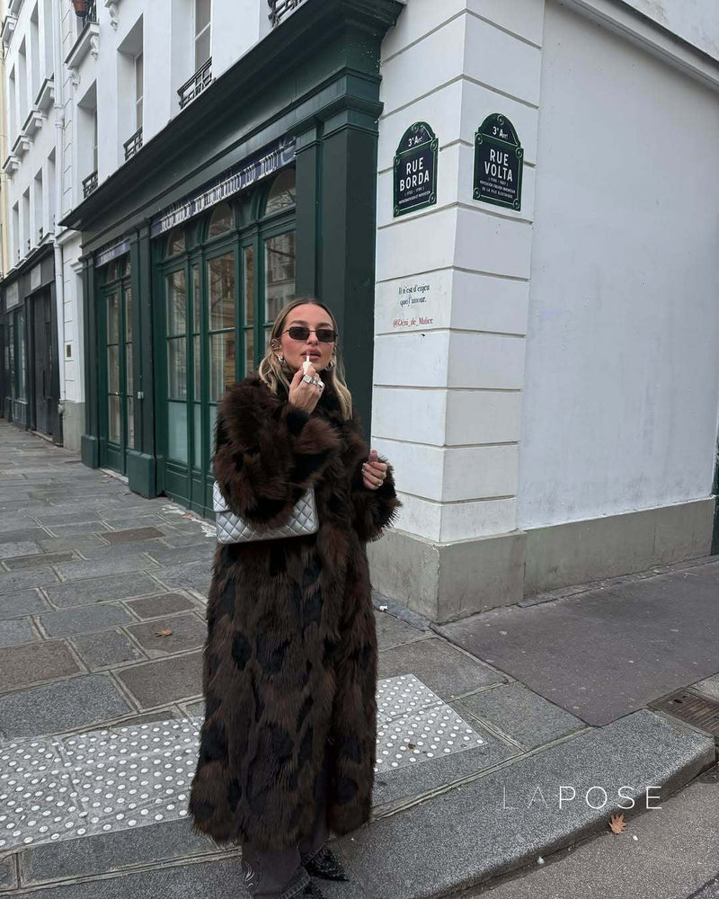 Well Tailored Coat with a Graceful Silhouette