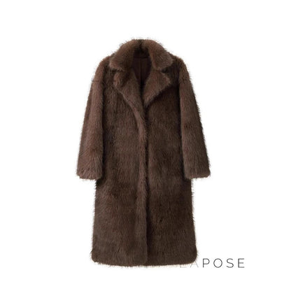 Well Tailored Coat with a Graceful Silhouette