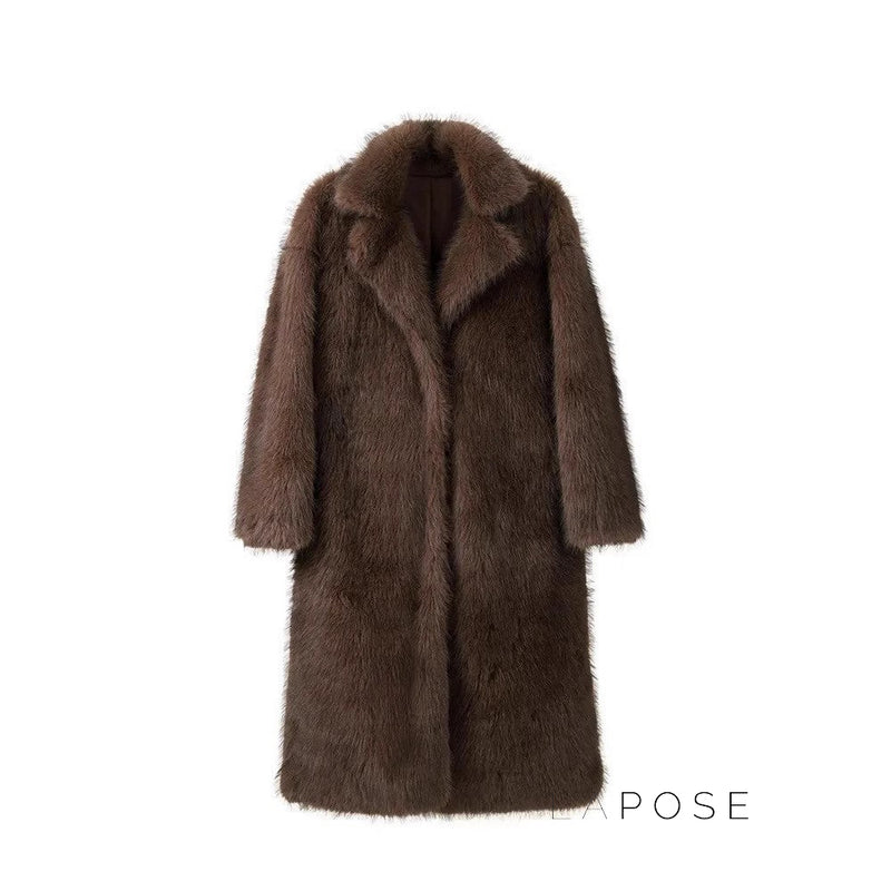 Well Tailored Coat with a Graceful Silhouette