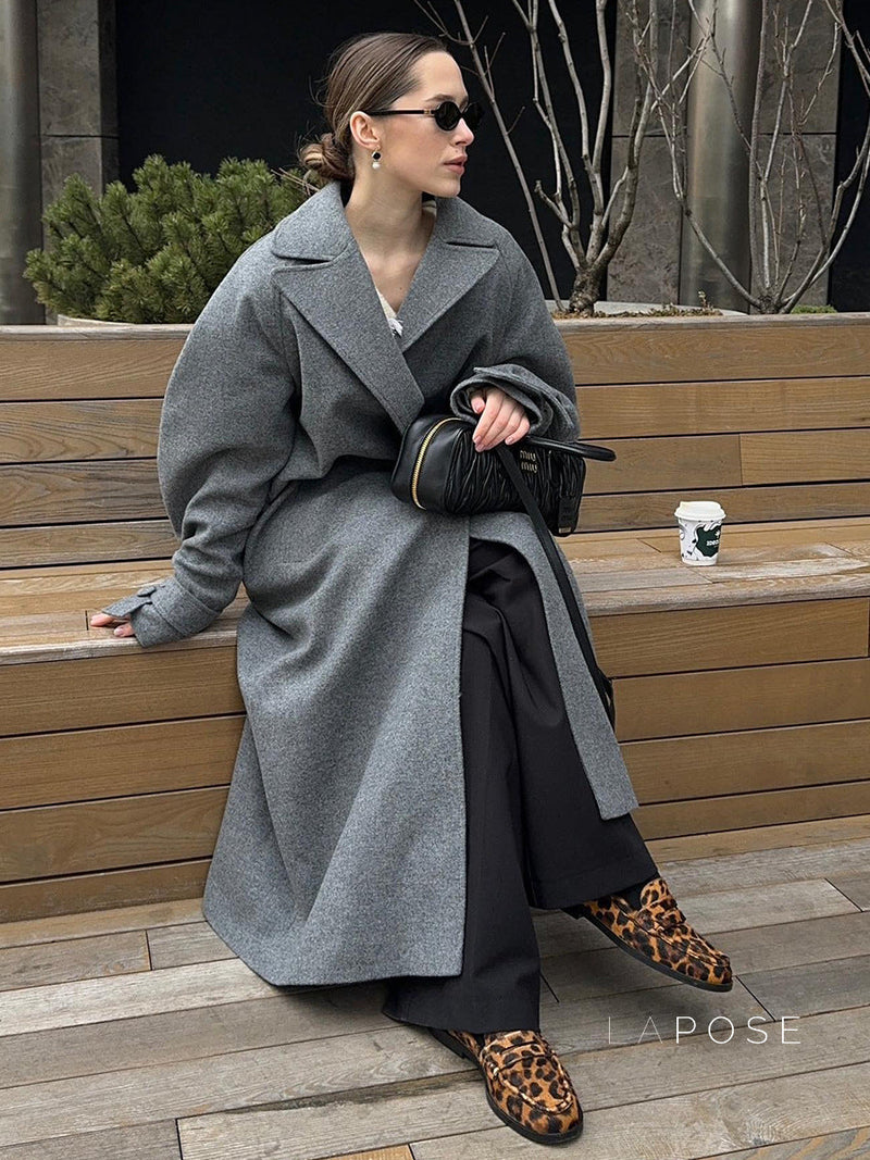 Well Tailored Coat with a Graceful Silhouette