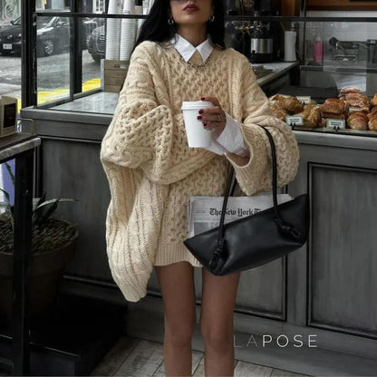 Effortlessly Elegant Sweater with a Timeless Design