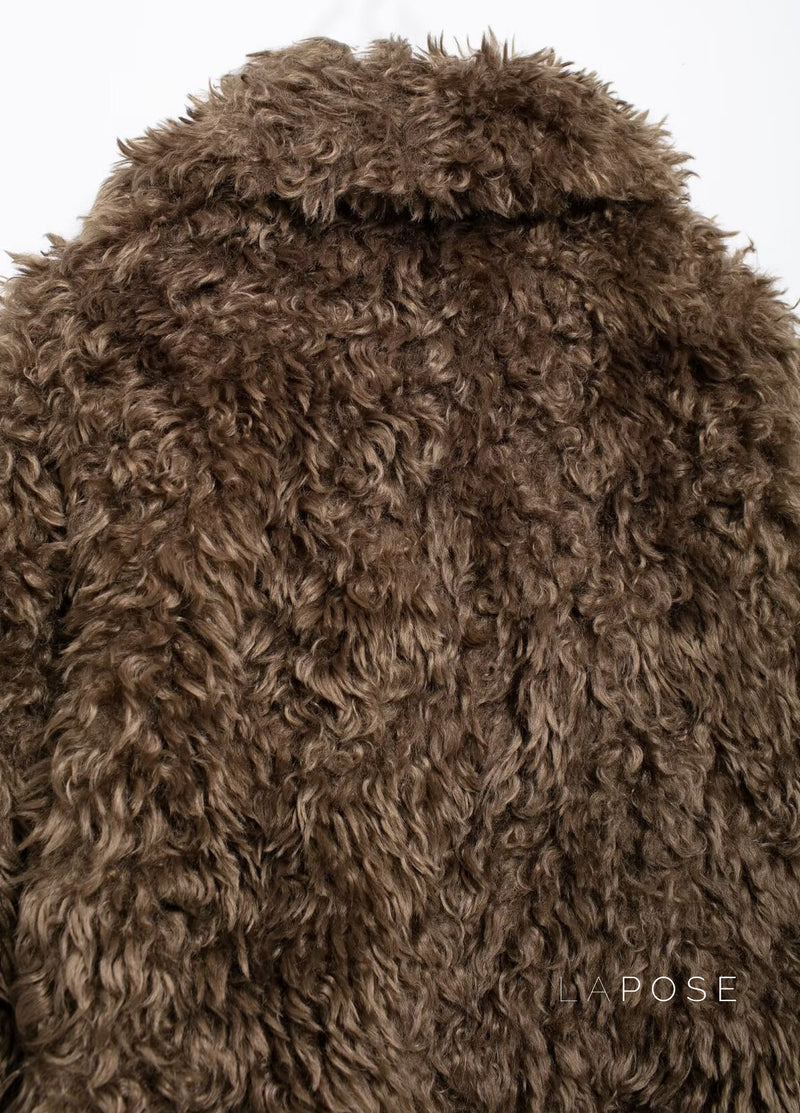 Elegantly Styled Coat for Everyday Wear