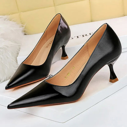 Effortlessly Elegant Garment with a Timeless Design