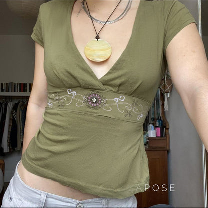 Classic Vintage & Enduringly Stylish Top